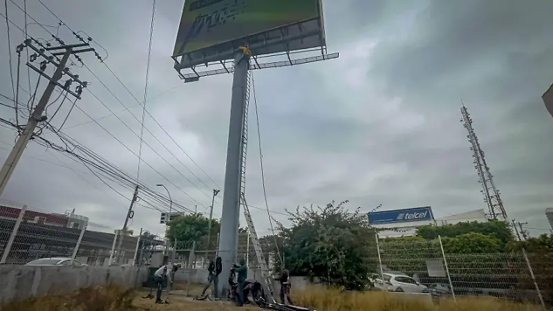 Instaladores de enuncios espectaculares_Gerardo Tavarez